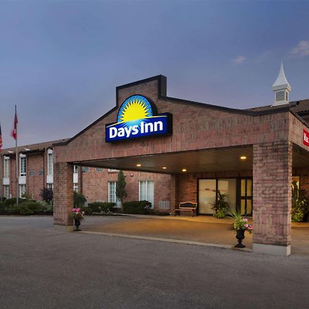 Days Inn By Wyndham Брантфорд Екстериор снимка