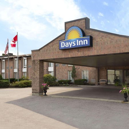 Days Inn By Wyndham Брантфорд Екстериор снимка