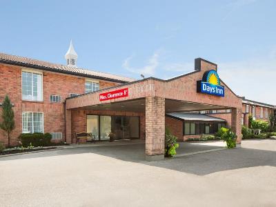 Days Inn By Wyndham Брантфорд Екстериор снимка
