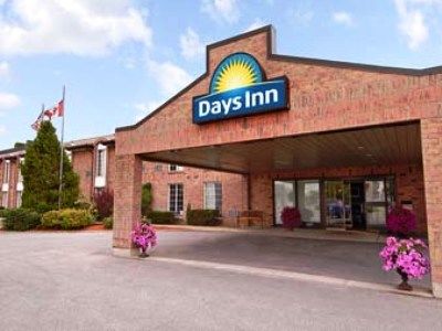 Days Inn By Wyndham Брантфорд Екстериор снимка