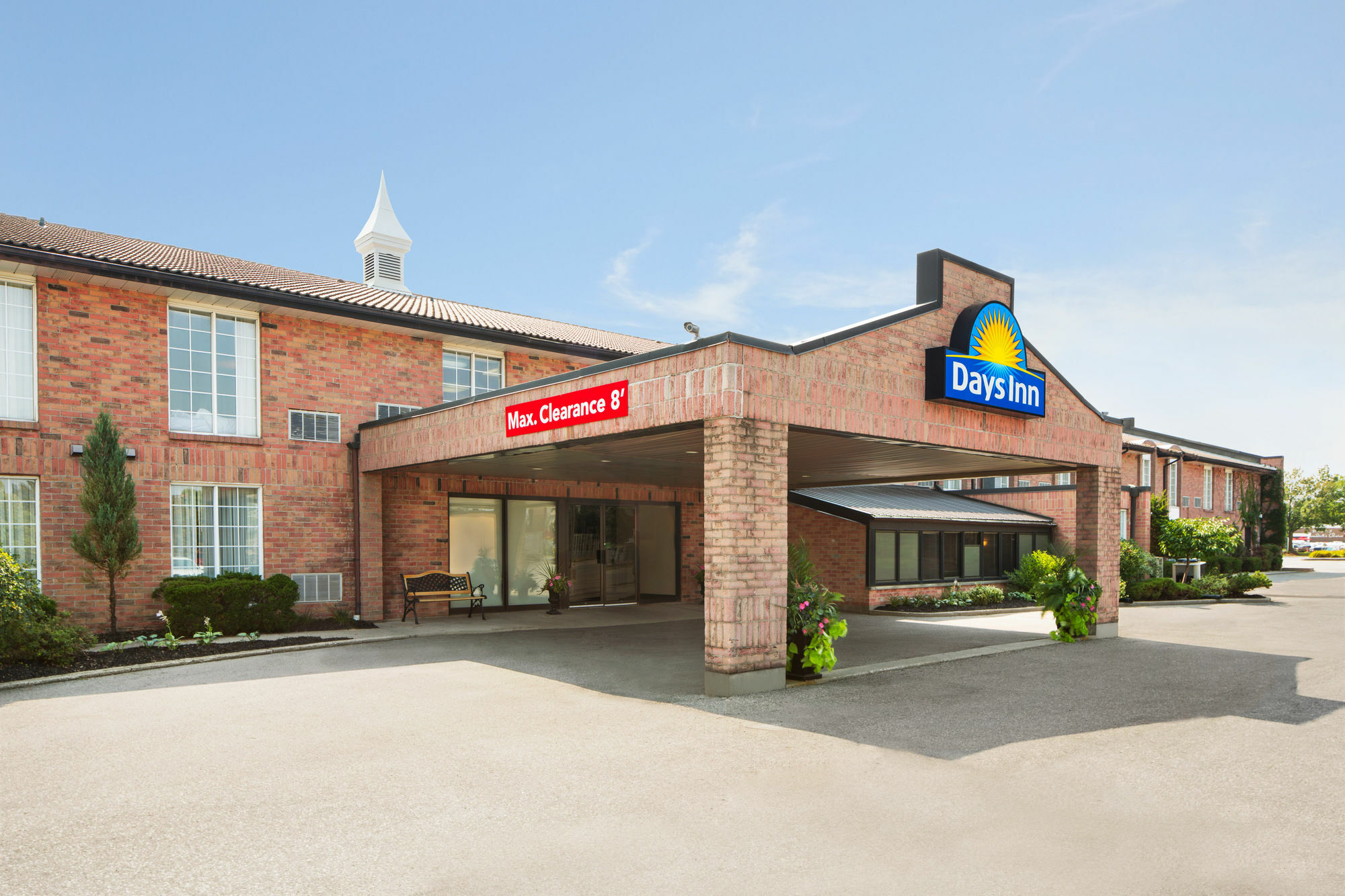 Days Inn By Wyndham Брантфорд Екстериор снимка